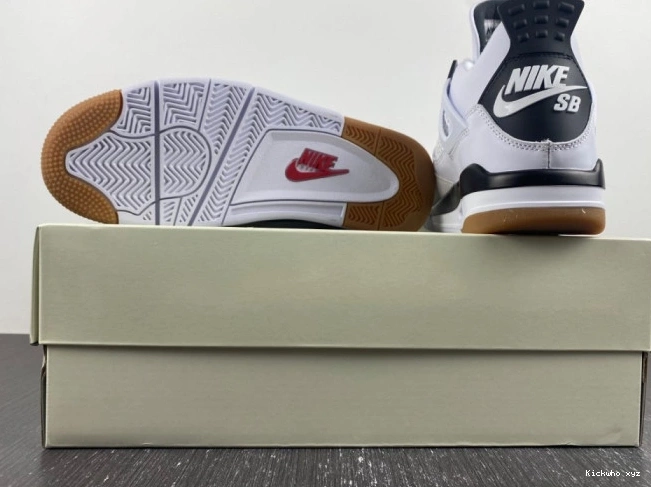 Nike 4 Jordan x Air DR5415-100 SB 0630